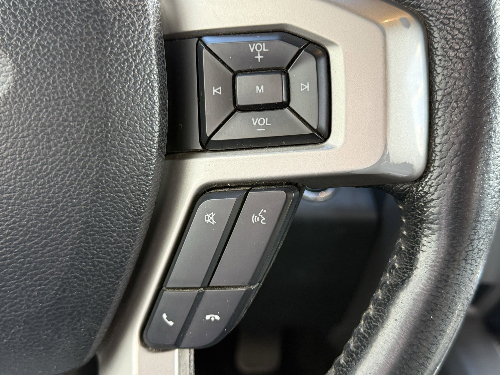 Used 2015 Ford F150 Lariat w/ Equipment Group 501A Mid image 18