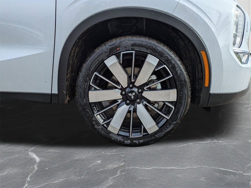New 2025 Mitsubishi Outlander SE image 34