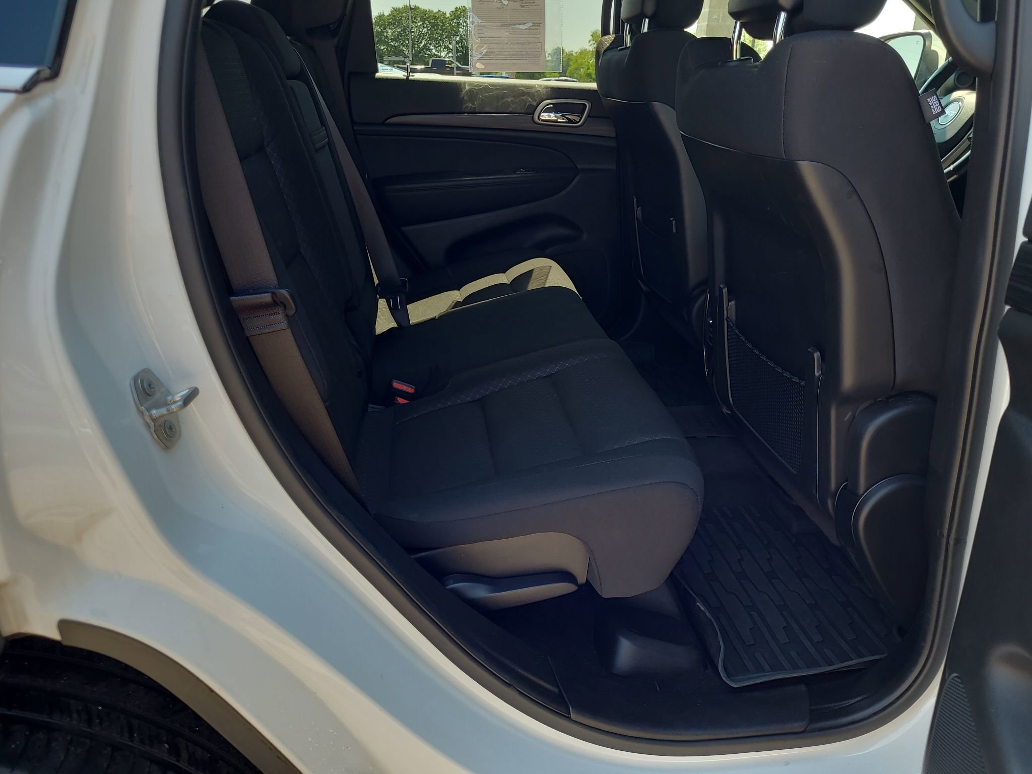 Used 2021 Jeep Grand Cherokee Laredo image 28