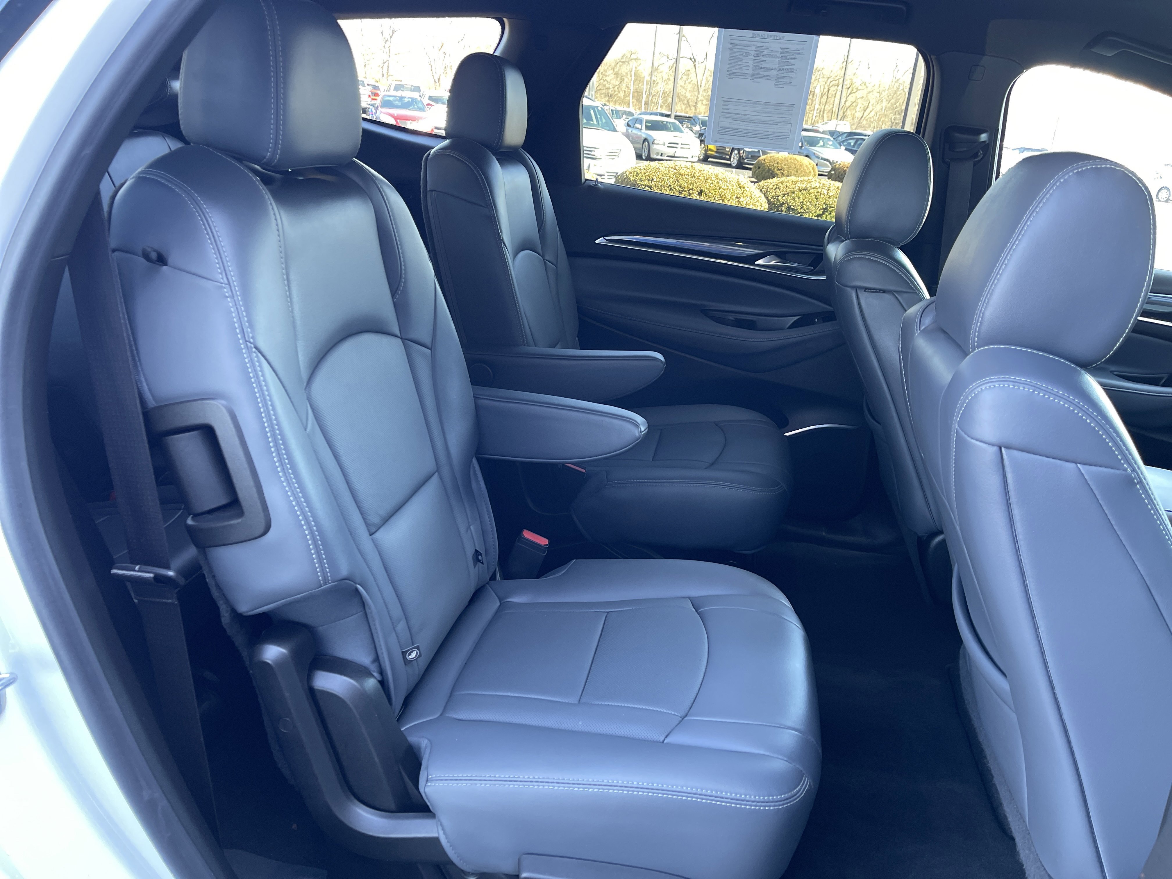 Used 2023 Buick Enclave Essence image 37