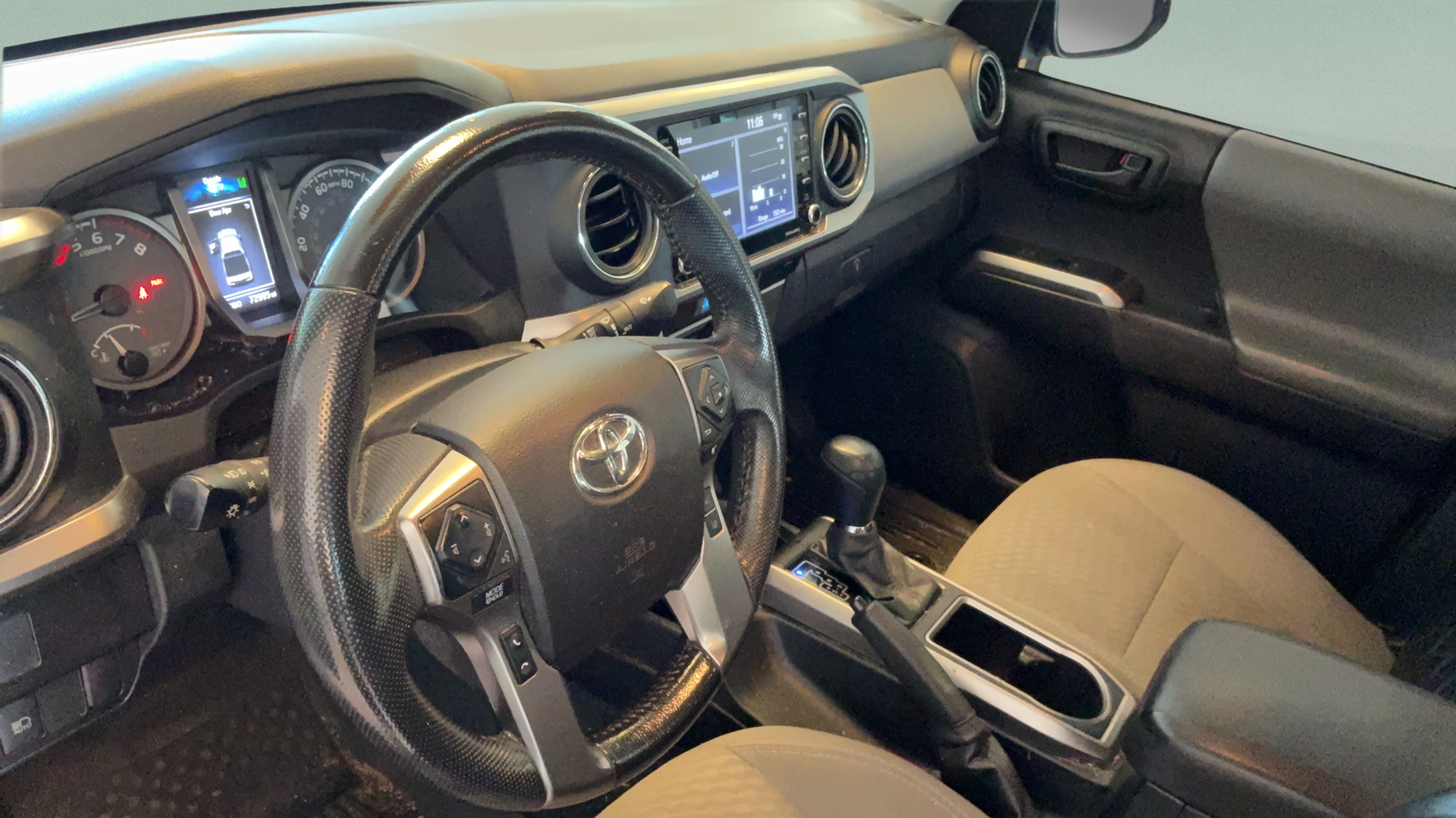 Used 2021 Toyota Tacoma SR5 RWD image 17