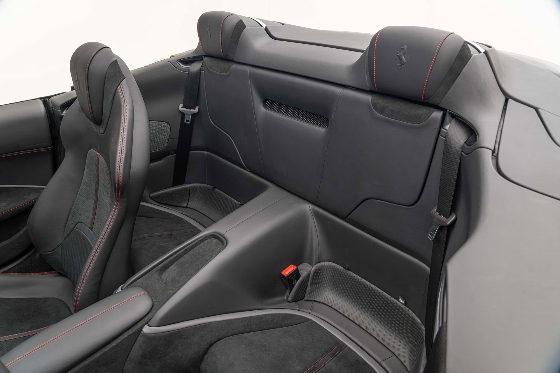 Certified 2025 Ferrari Roma Spider RWD image 32