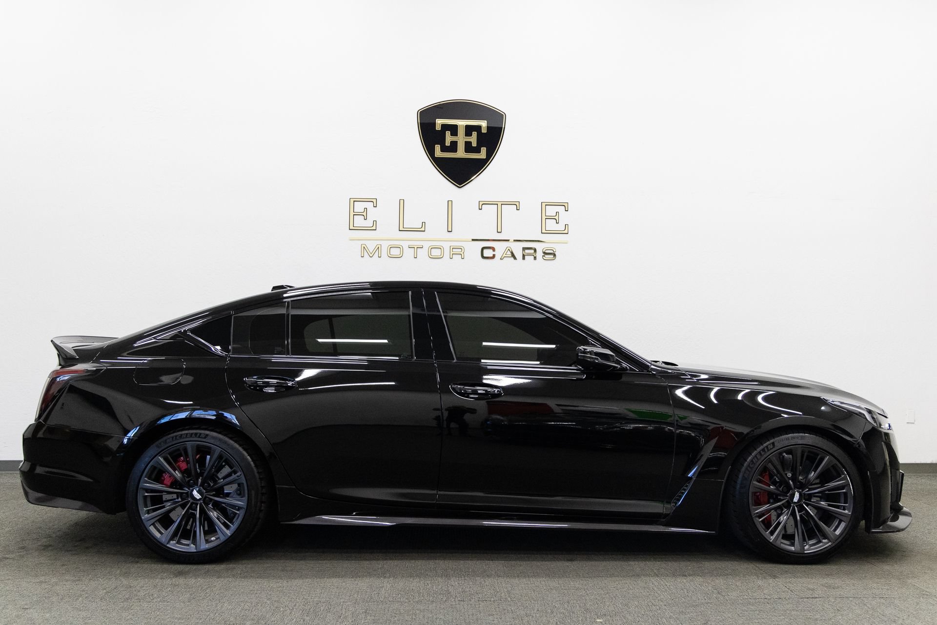 Used 2023 Cadillac CT5 V Blackwing w/ Carbon Fiber Package 2 RWD image 10