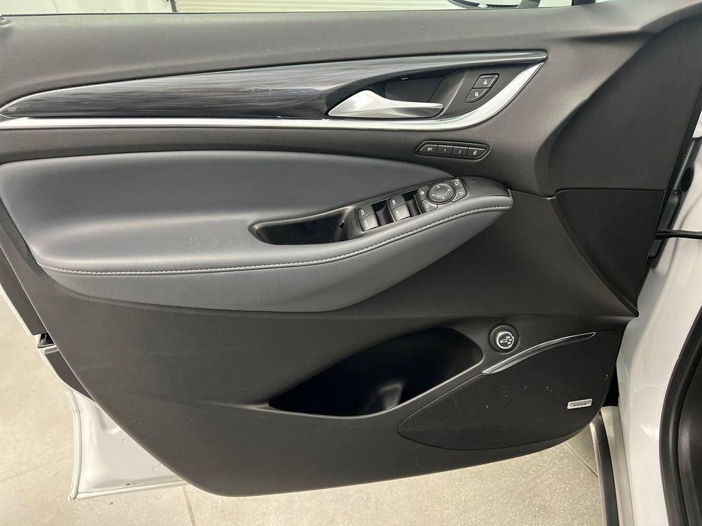 Used 2024 Buick Enclave Premium image 11