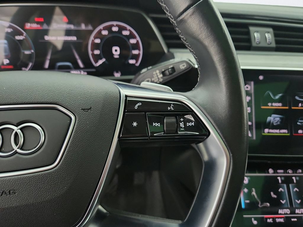 Used 2022 Audi e-tron Premium AWD/4WD image 23