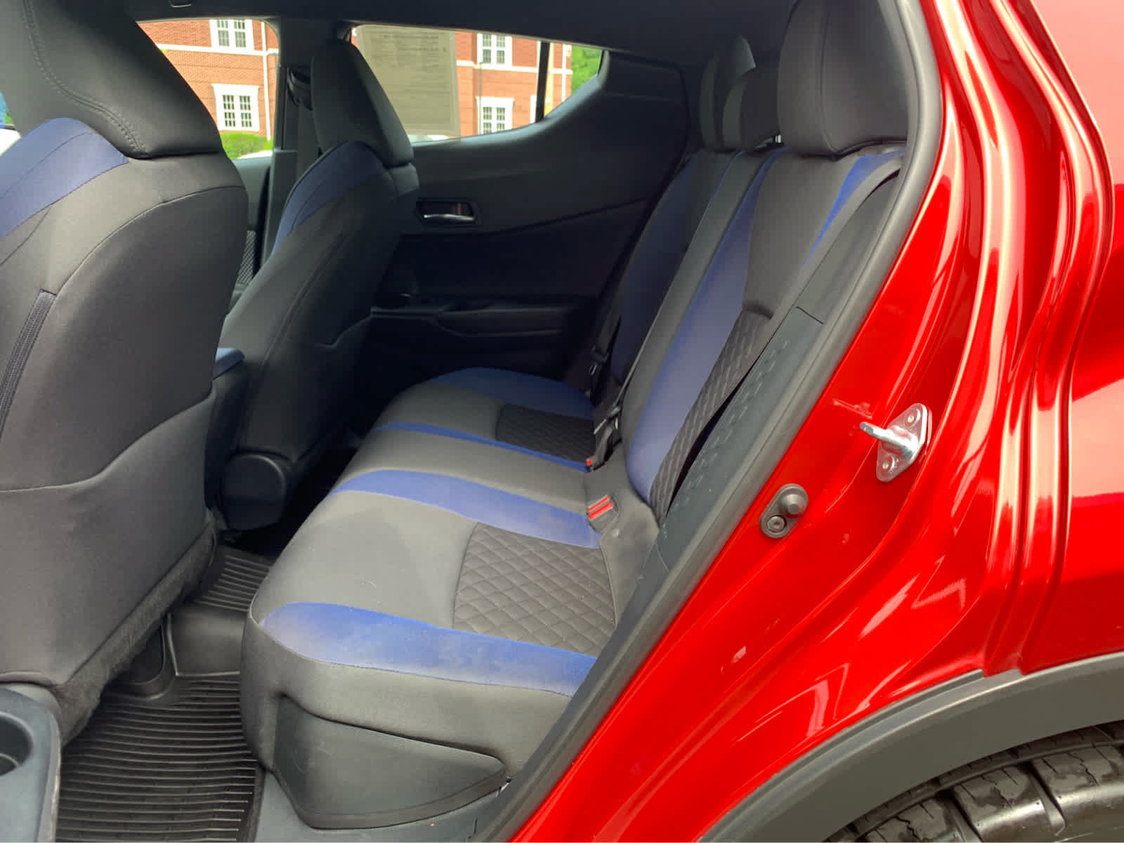 Used 2022 Toyota C-HR XLE FWD image 24