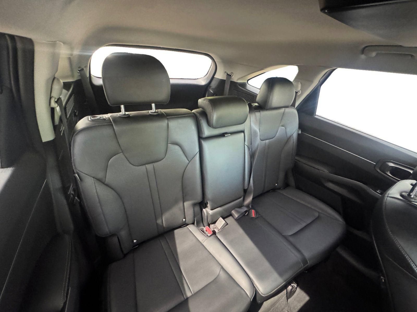 Used 2025 Kia Sorento S AWD/4WD image 16