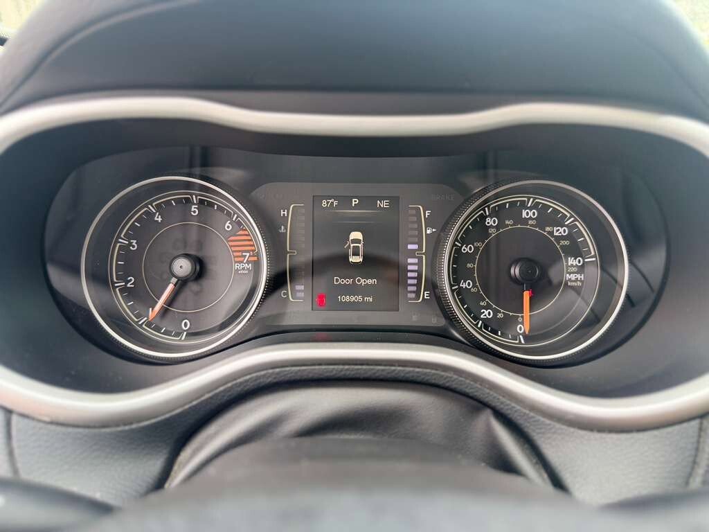 Used 2016 Jeep Cherokee Latitude FWD image 18