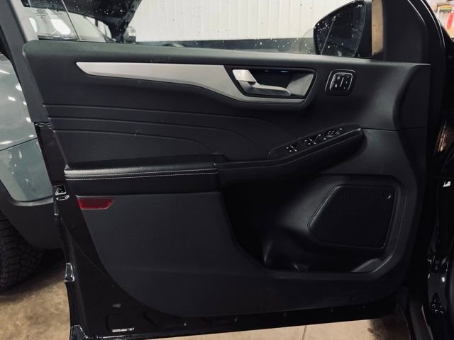 Used 2023 Ford Escape Platinum image 13