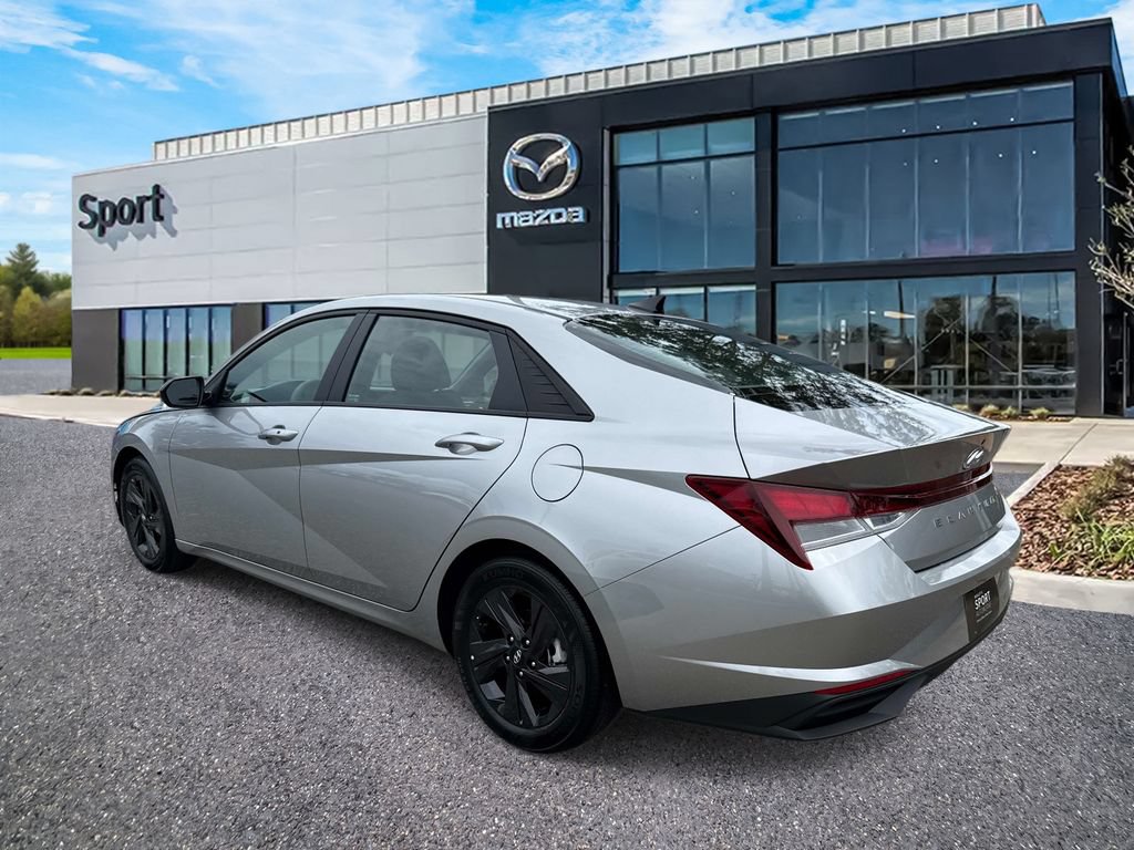 Used 2022 Hyundai Elantra SEL FWD image 5