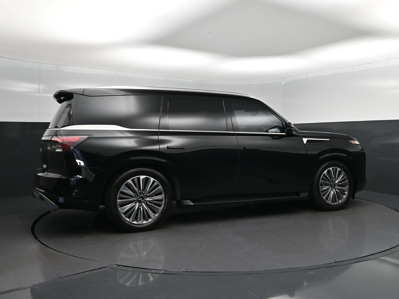 Certified 2025 INFINITI QX80 Luxe RWD image 8