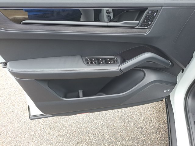 New 2026 Porsche Cayenne GTS AWD/4WD image 25