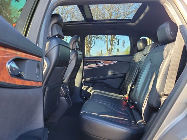 Used 2019 Lincoln Nautilus Reserve image 14