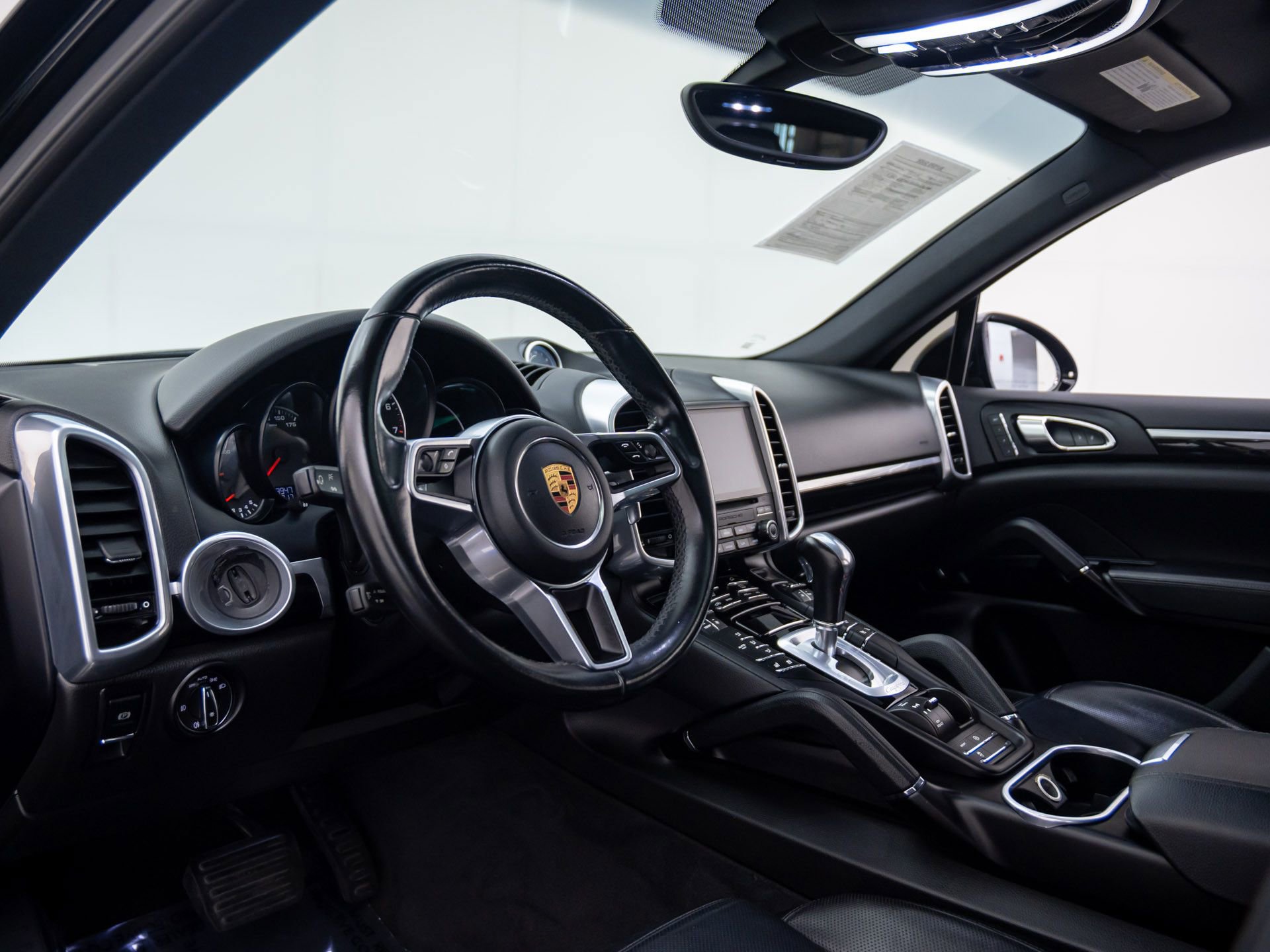 Certified 2017 Porsche Cayenne Platinum Edition image 4