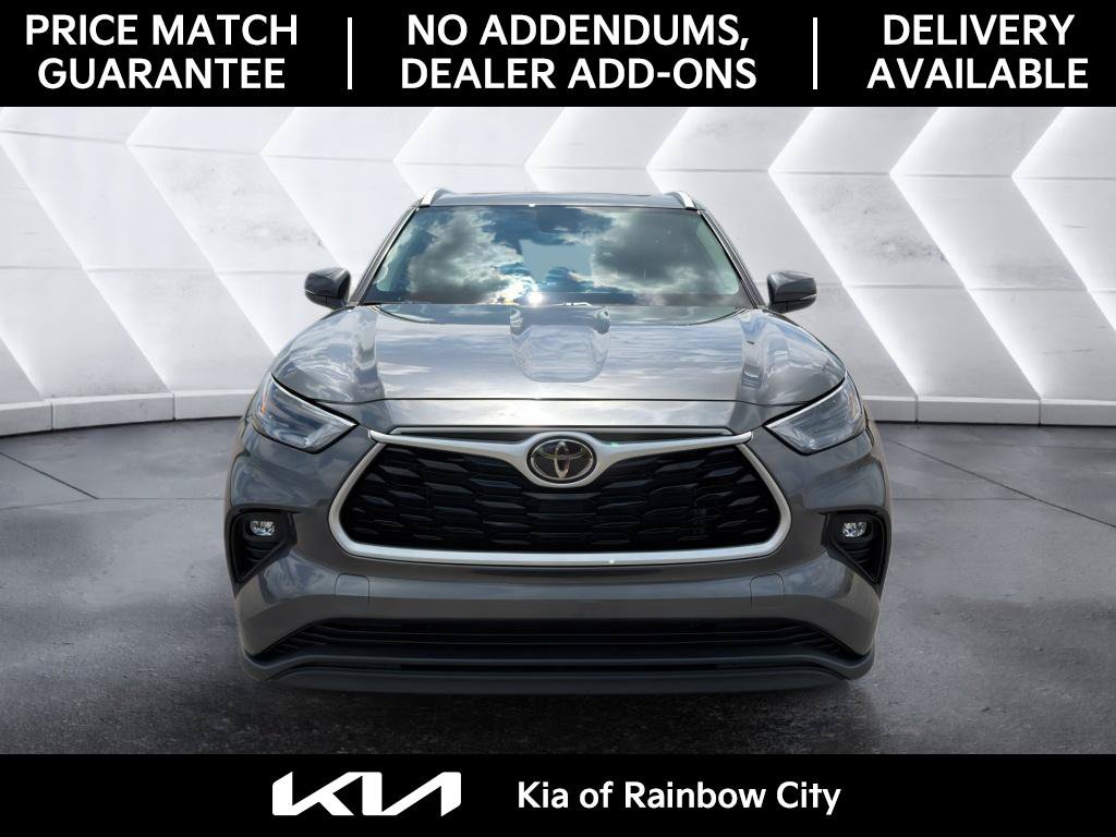 Used 2024 Toyota Highlander XLE FWD image 2
