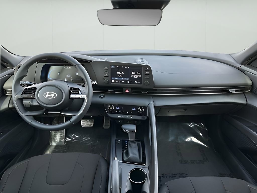 Used 2025 Hyundai Elantra Sport image 11