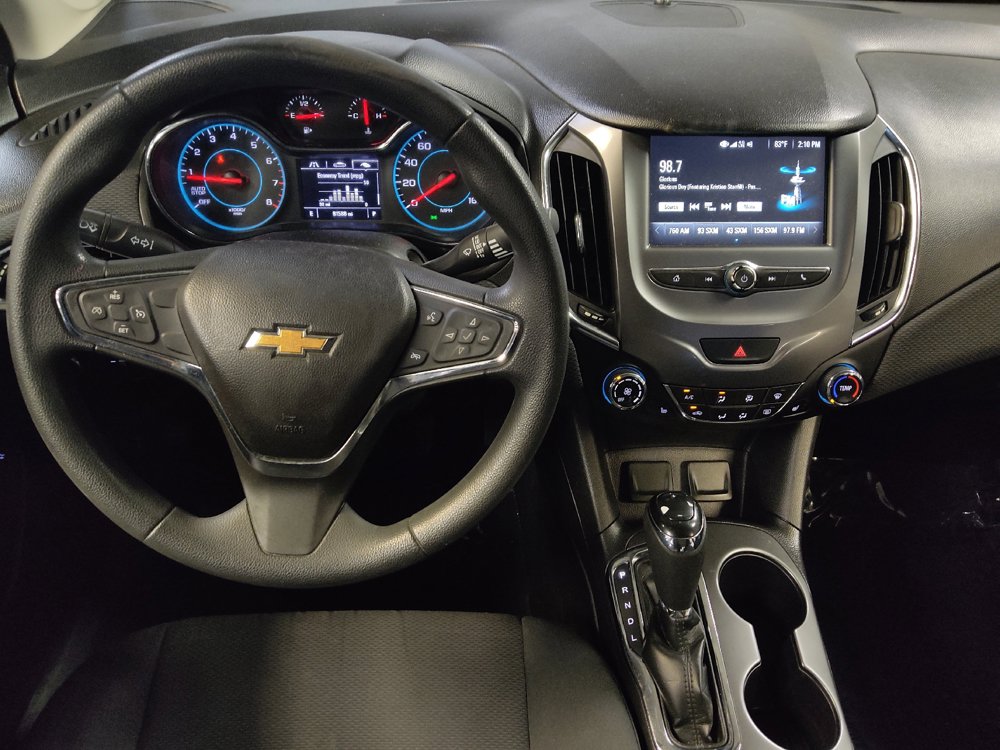 Used 2018 Chevrolet Cruze LT w/ Convenience Package FWD image 22