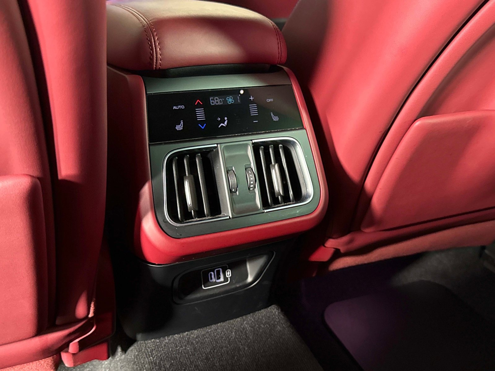 Used 2023 Maserati Grecale Modena AWD/4WD image 37