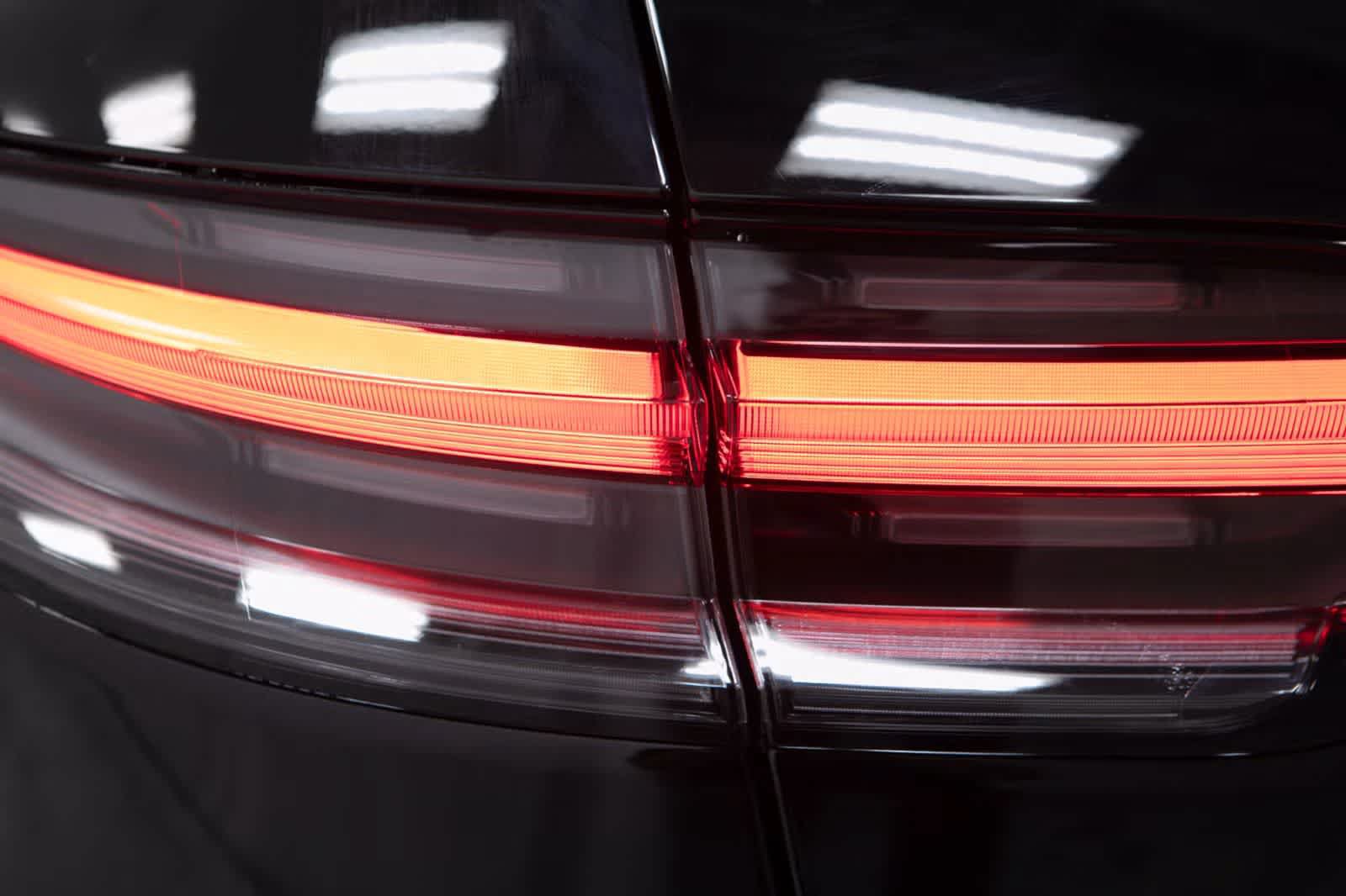 Certified 2026 Porsche Macan AWD/4WD image 18
