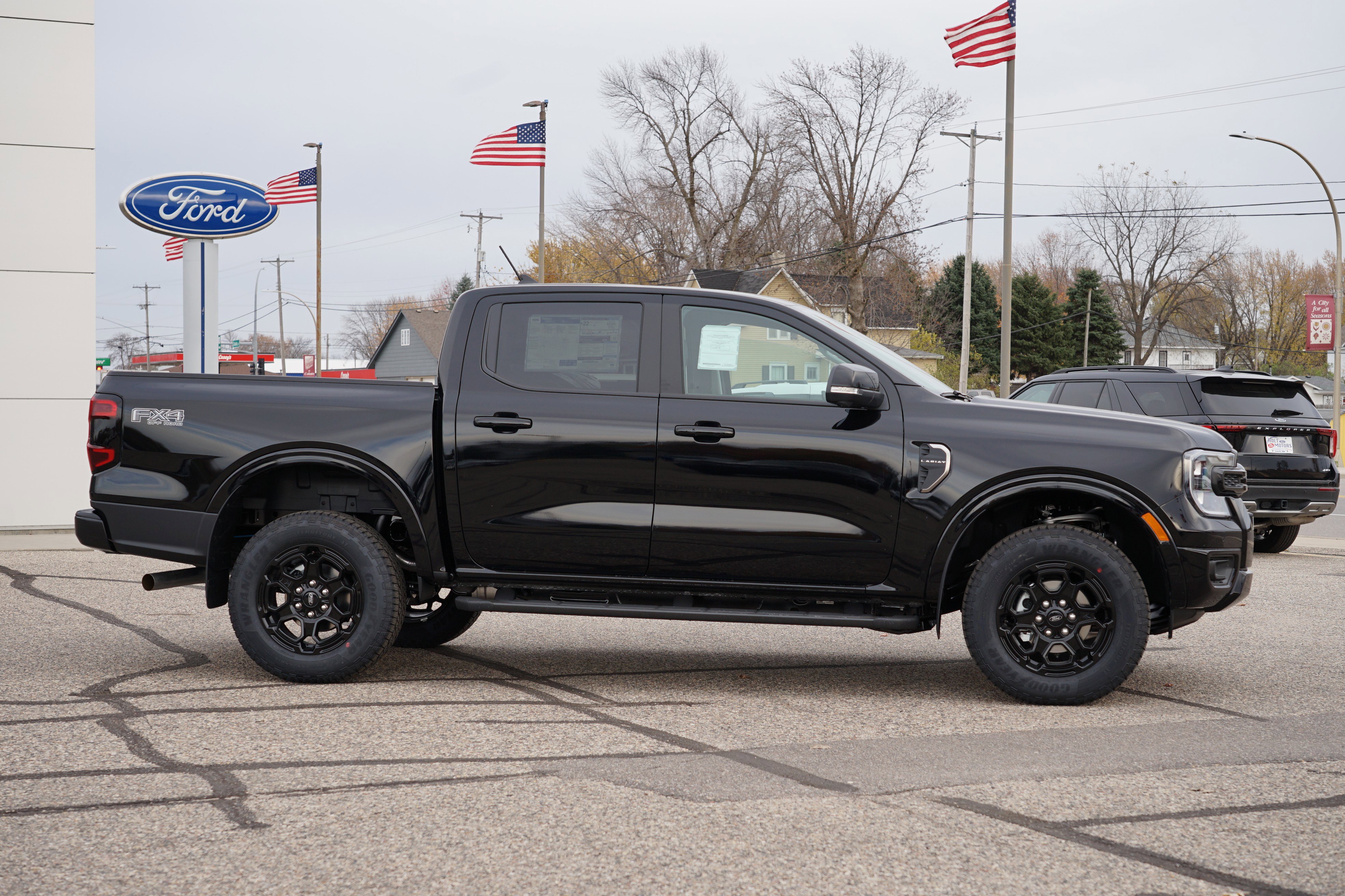 New 2025 Ford Ranger Lariat w/ FX4 Off-Road Package image 2