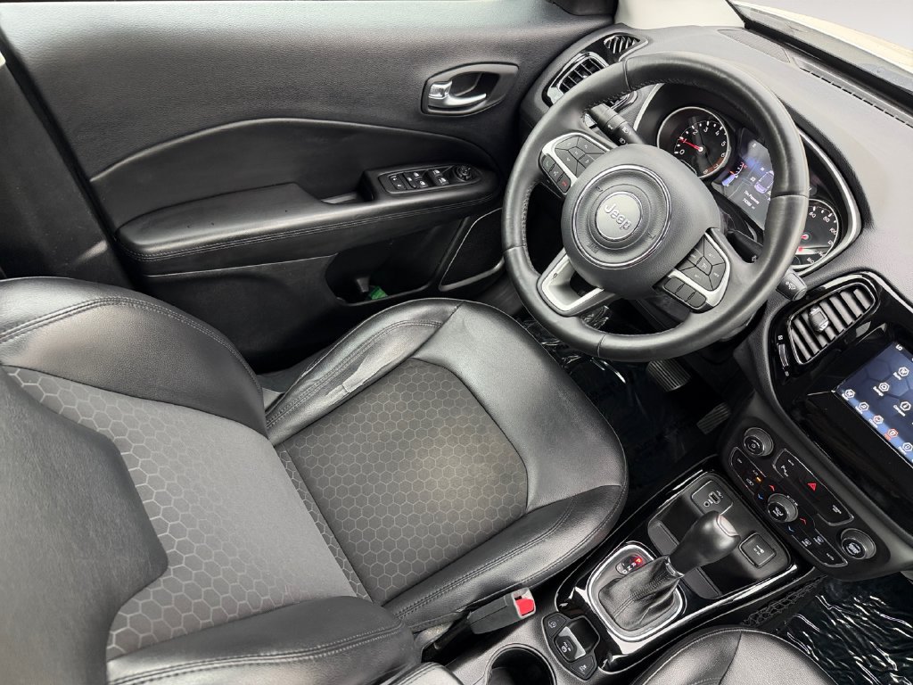 Used 2019 Jeep Compass Latitude FWD image 15