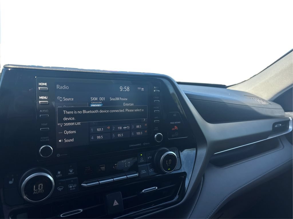 Used 2020 Toyota Highlander XLE AWD/4WD image 46