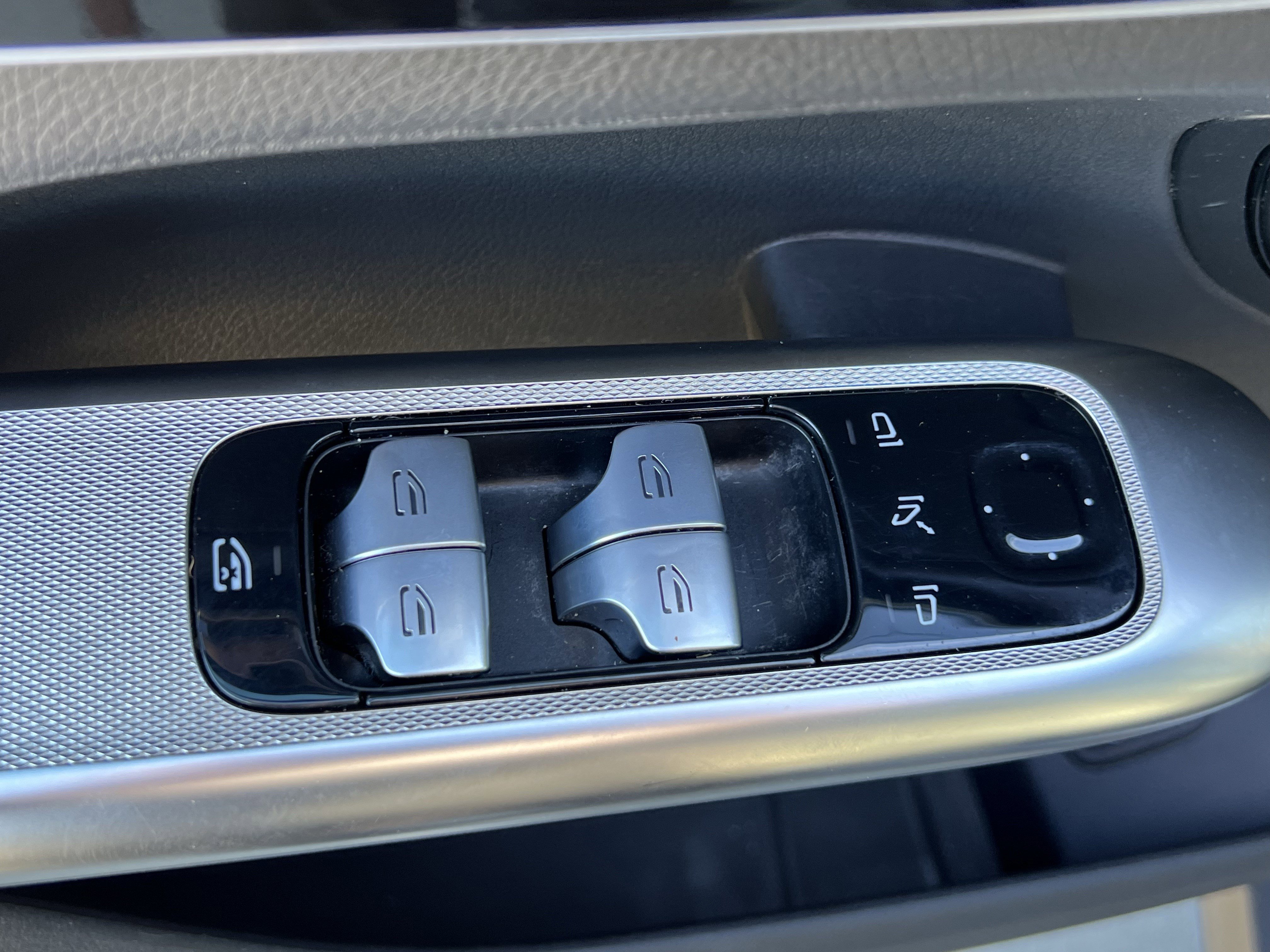 Used 2024 Mercedes-Benz GLC 300 4MATIC image 15