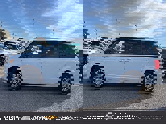 Used 2018 Dodge Grand Caravan SE w/ UConnect Hands-Free Group image 5