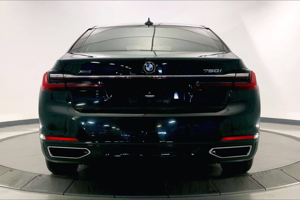Used 2022 BMW 750i xDrive w/ Luxury Rear Seating Package AWD/4WD image 3