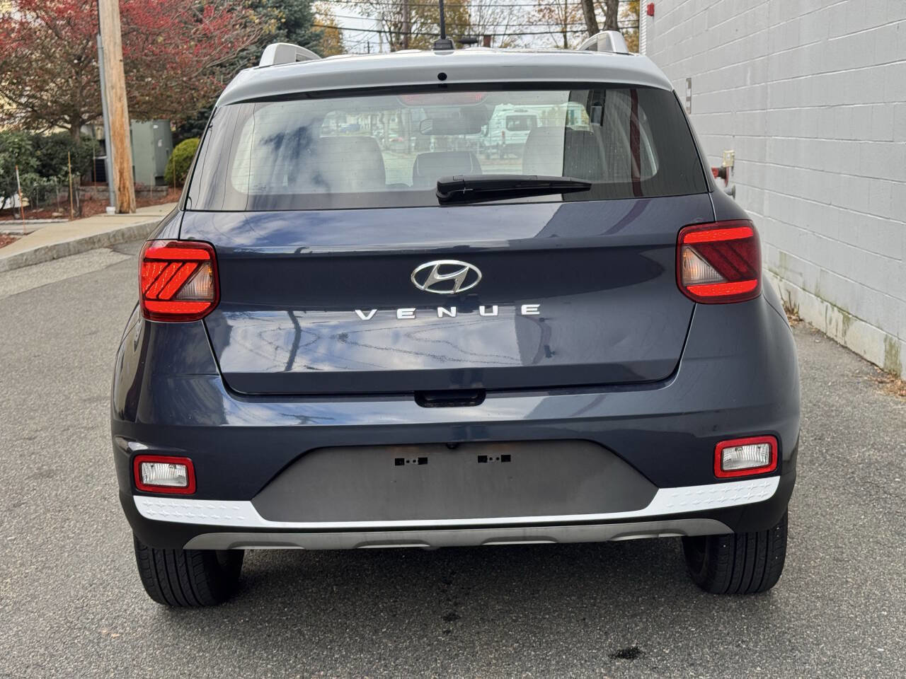 Used 2023 Hyundai Venue Limited w/ Cargo Package image 9