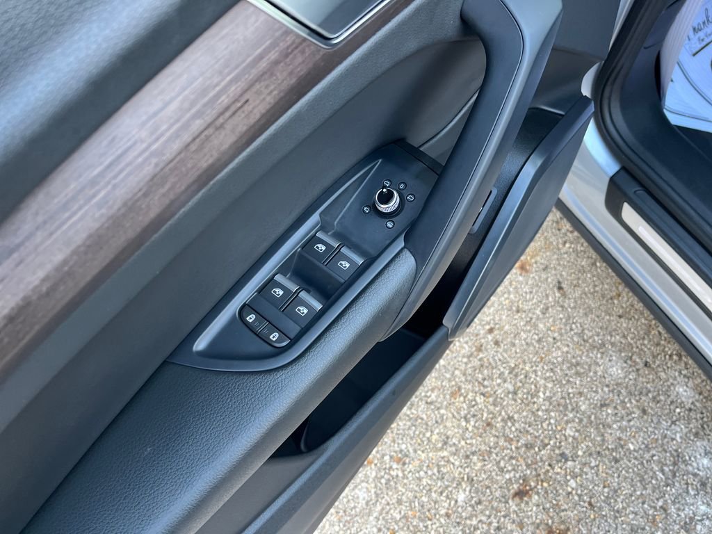 Used 2023 Audi Q5 2.0T Premium w/ Convenience Package image 13