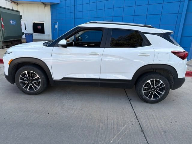 Used 2025 Chevrolet TrailBlazer LT w/ LT Cold Weather Package FWD image 8