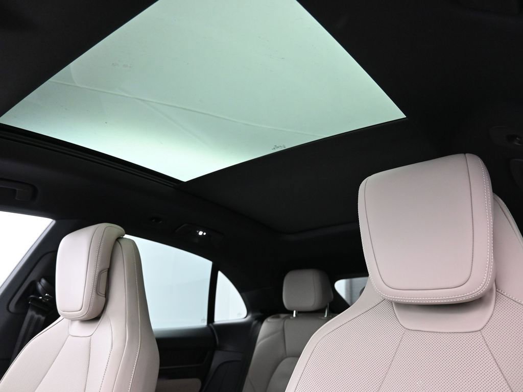 Certified 2025 Porsche Macan Electric image 7