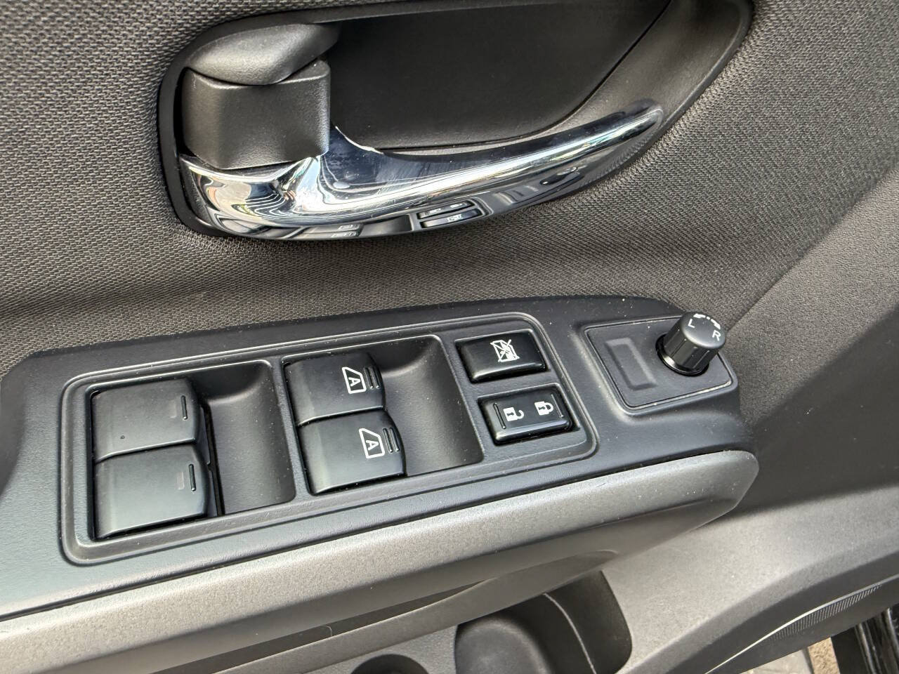 Used 2015 Nissan Titan SV AWD/4WD image 17