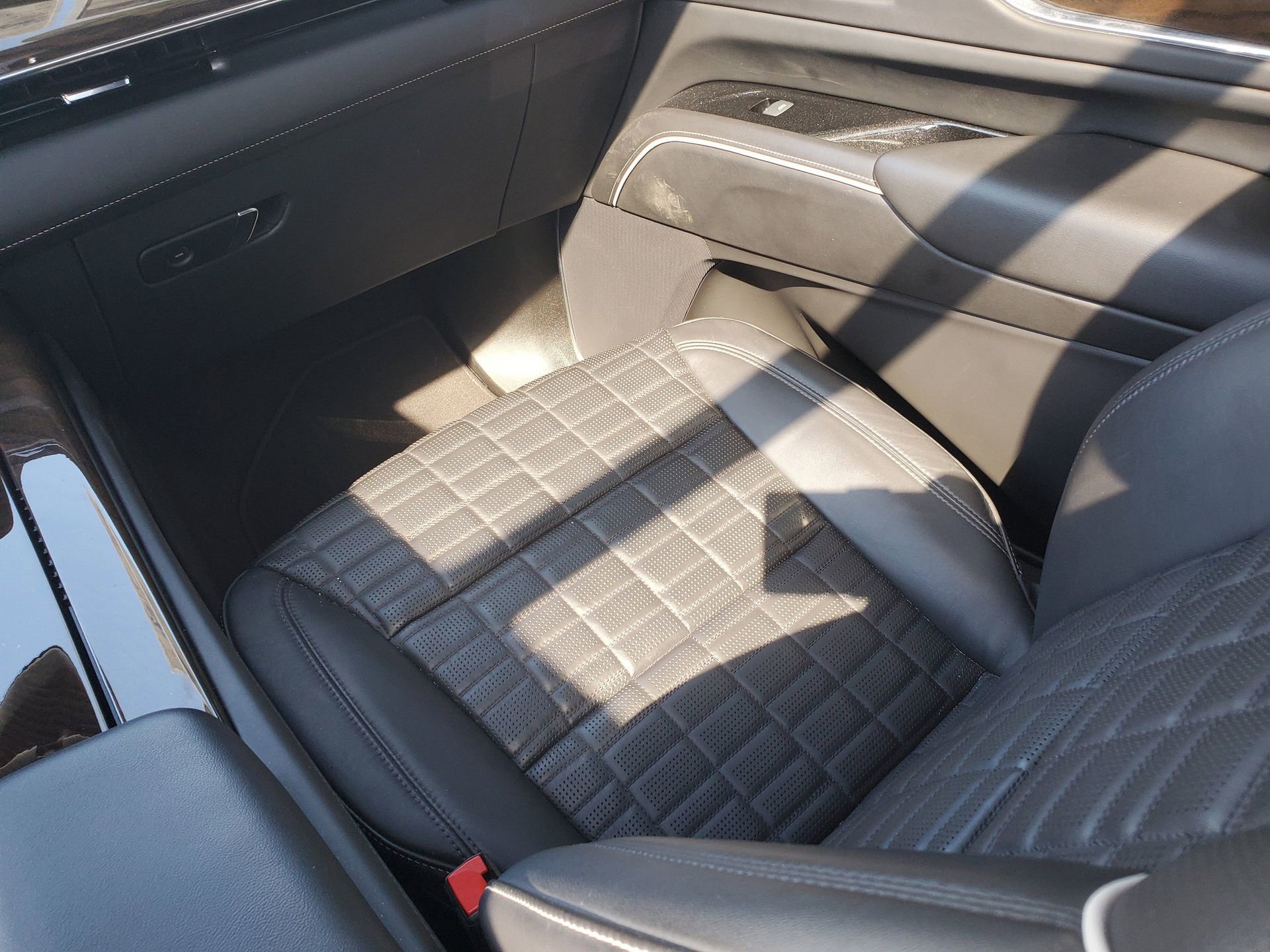 Used 2024 Cadillac Escalade Premium Luxury Platinum image 15