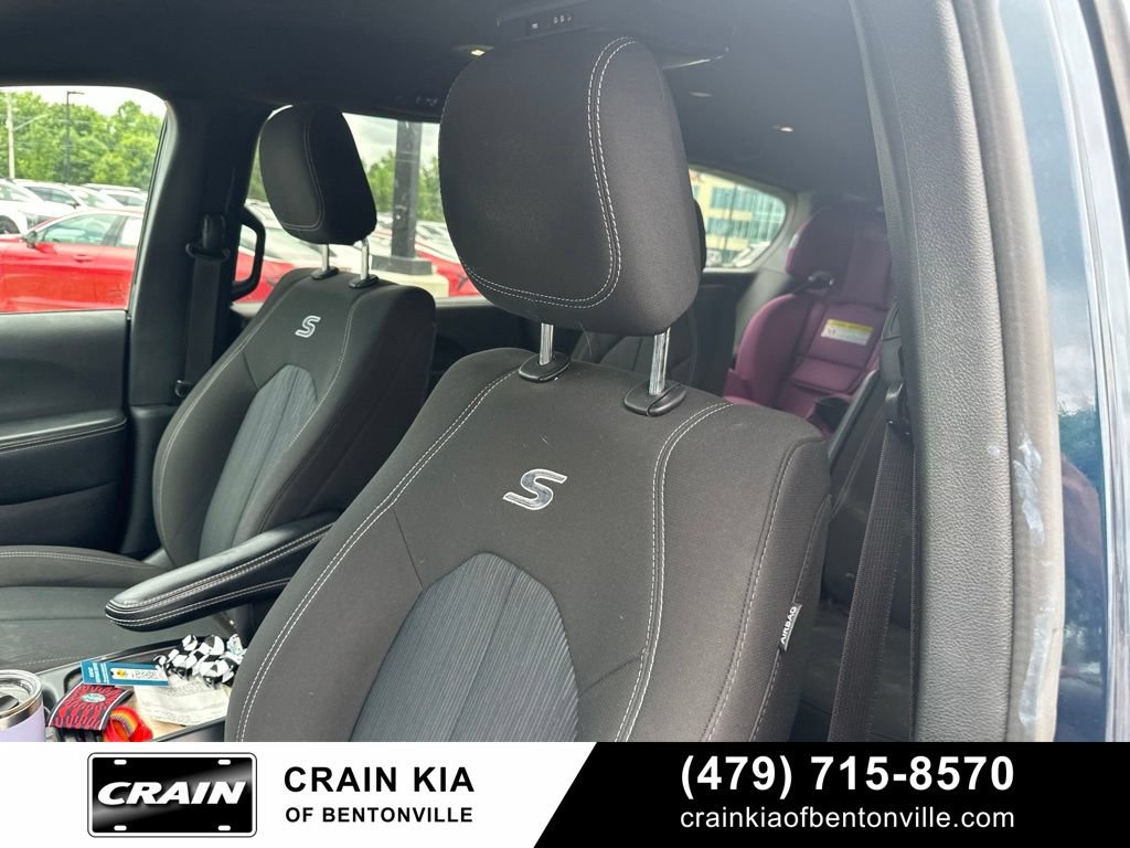 Used 2021 Chrysler Pacifica Touring w/ S Appearance Package FWD image 14