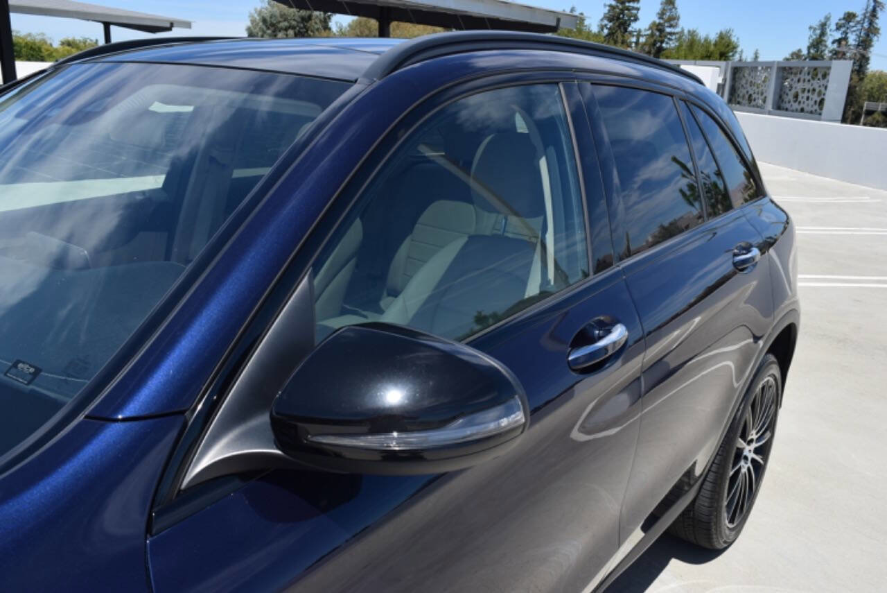 Used 2017 Mercedes-Benz GLC 300 4MATIC image 14