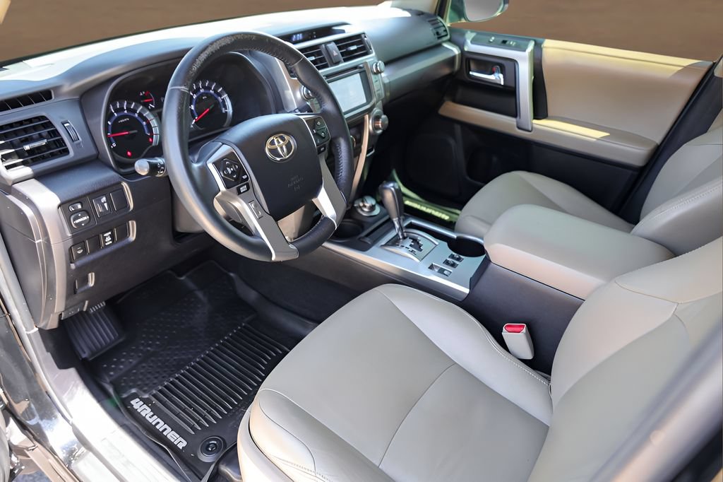 Used 2016 Toyota 4Runner SR5 AWD/4WD image 10