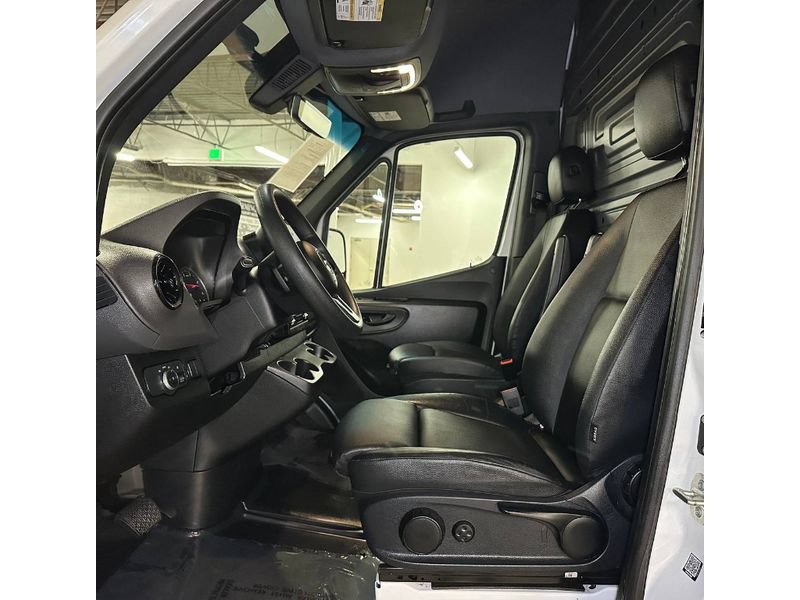 Used 2024 Mercedes-Benz Sprinter 2500 image 22