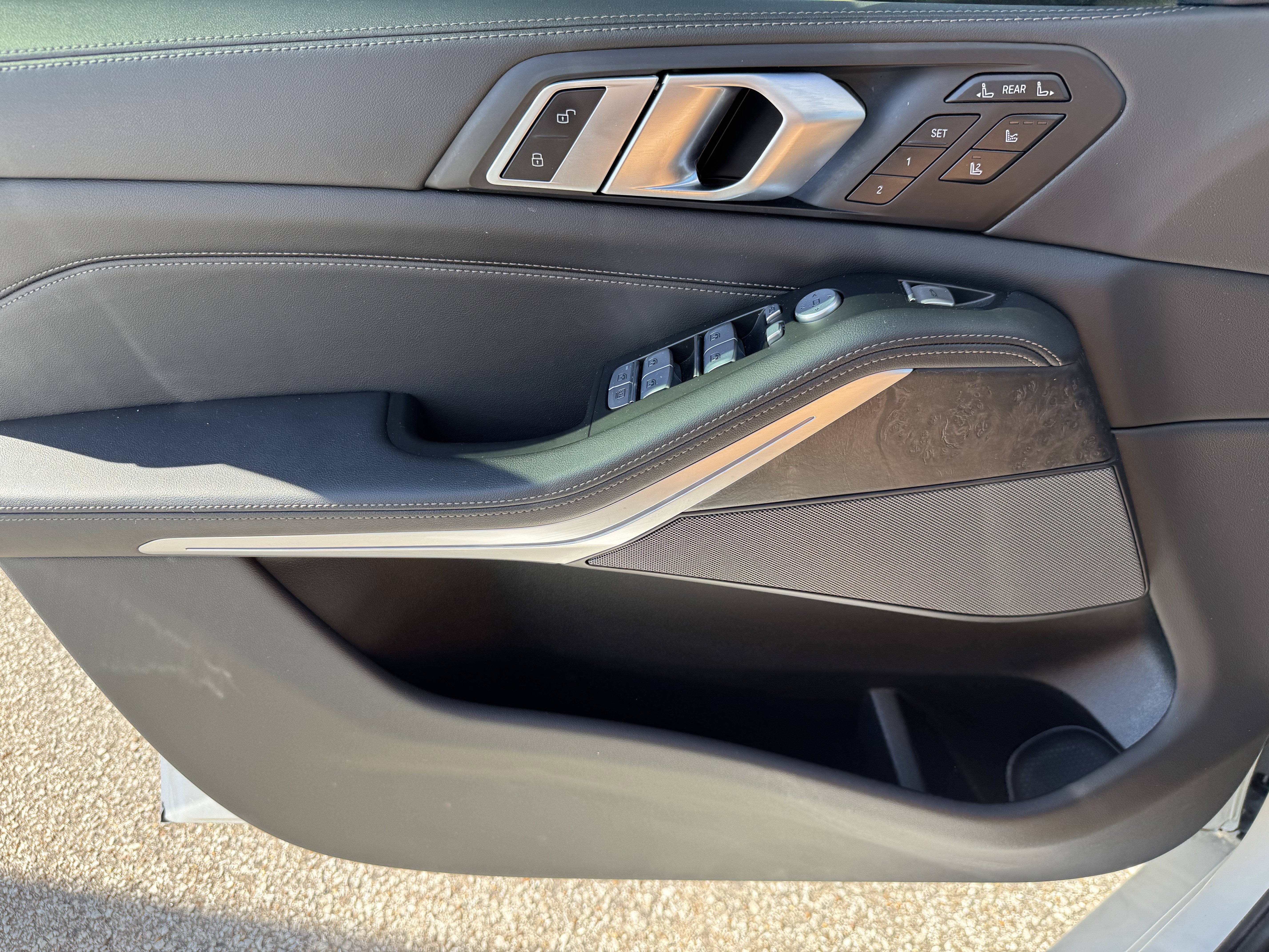 Used 2023 BMW X7 xDrive40i w/ Executive Package image 9