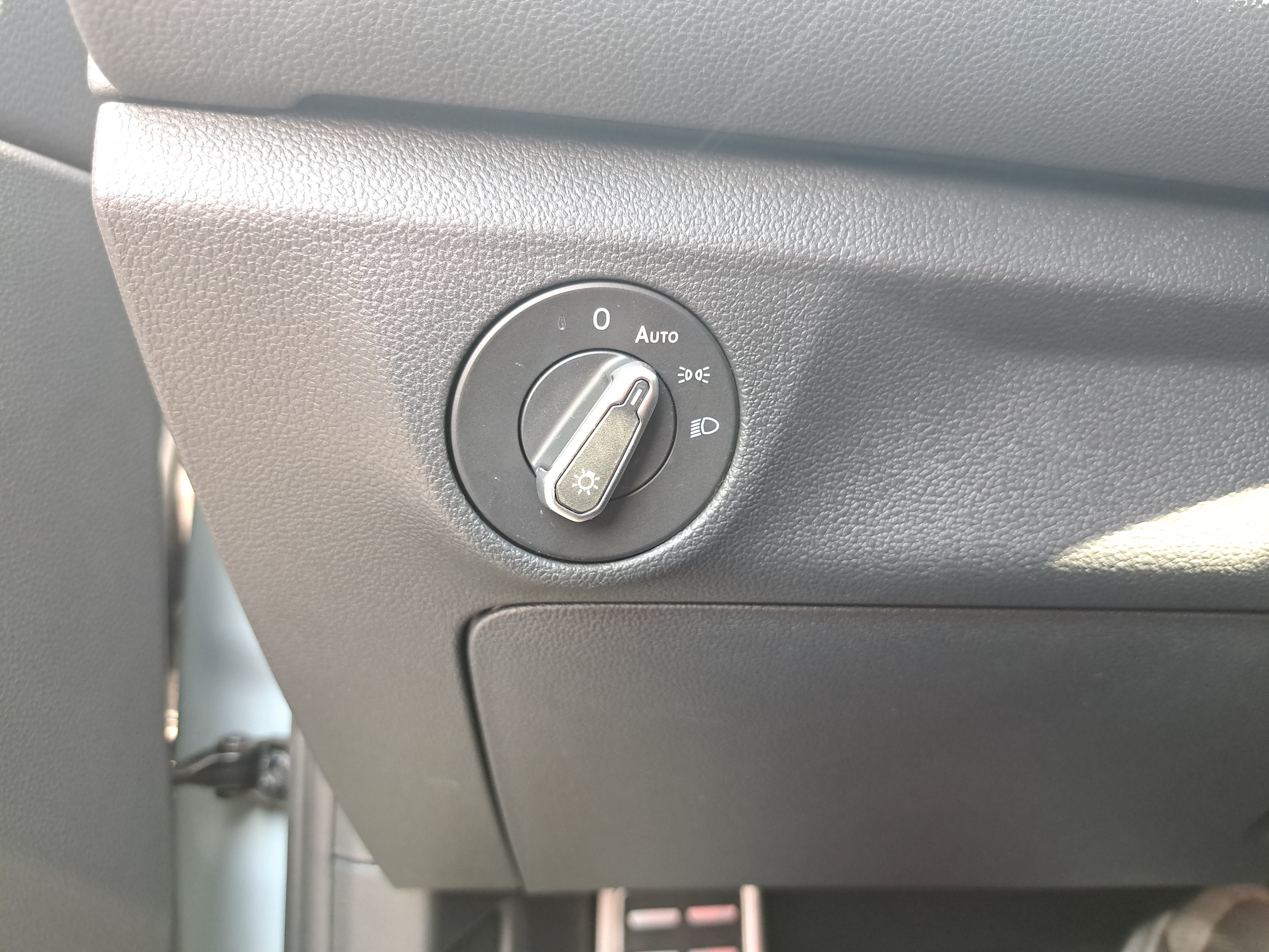 Certified 2025 Volkswagen Jetta Sport FWD image 27