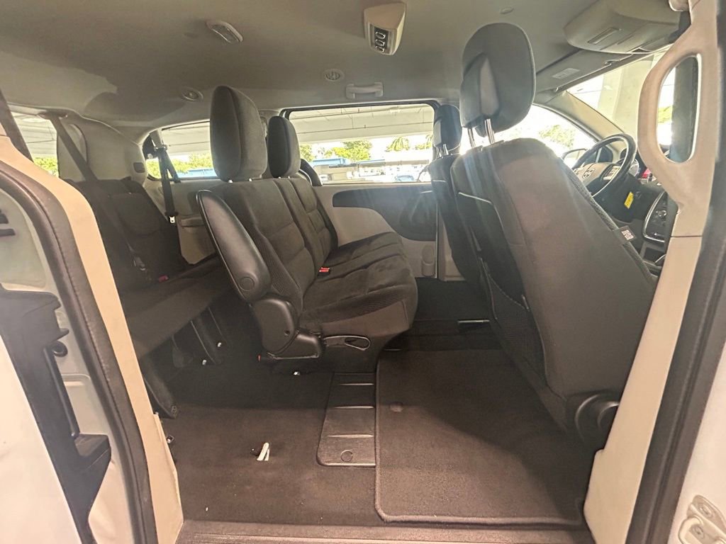 Used 2020 Dodge Grand Caravan SE w/ Rear Park Assist Package image 28