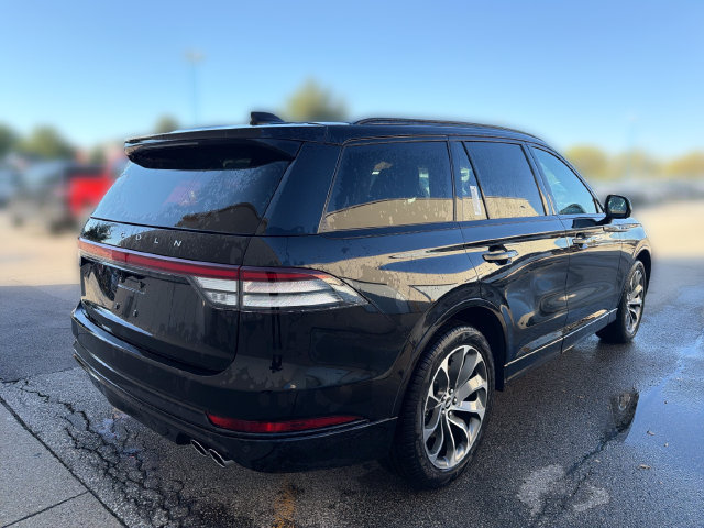 New 2026 Lincoln Aviator AWD w/ Jet Appearance Package image 6