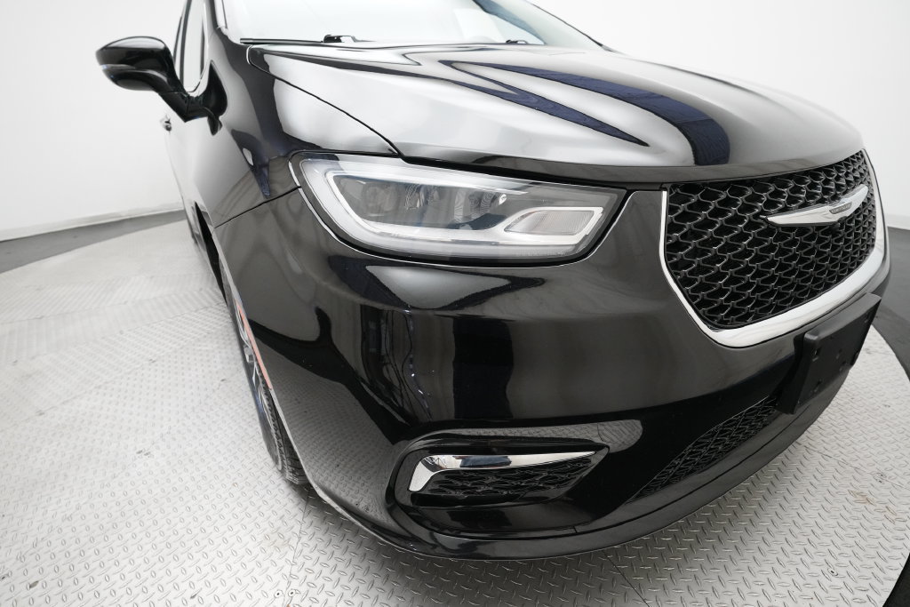 Used 2024 Chrysler Pacifica Limited FWD image 23