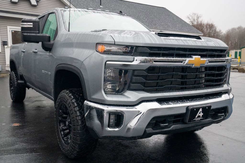 Used 2025 Chevrolet Silverado 2500 LT w/ Convenience Package image 9