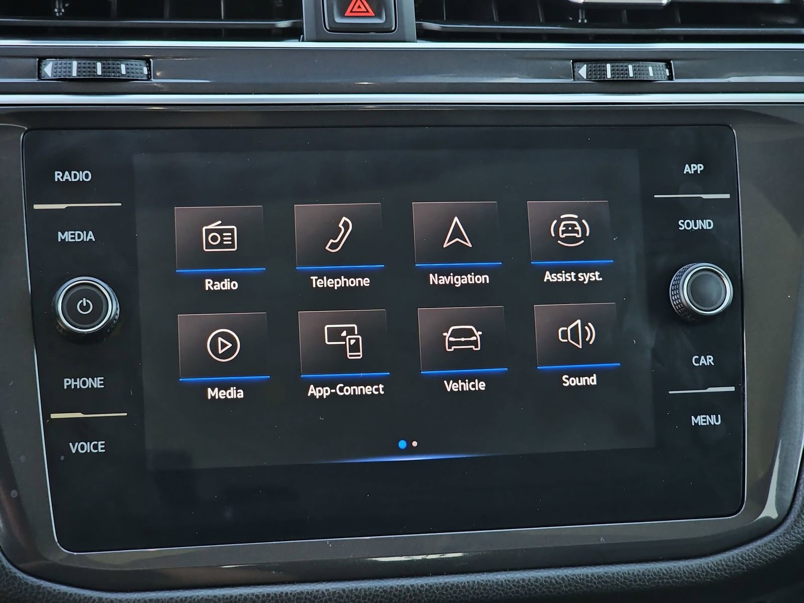 Used 2024 Volkswagen Tiguan SE w/ Panoramic Sunroof Package image 23