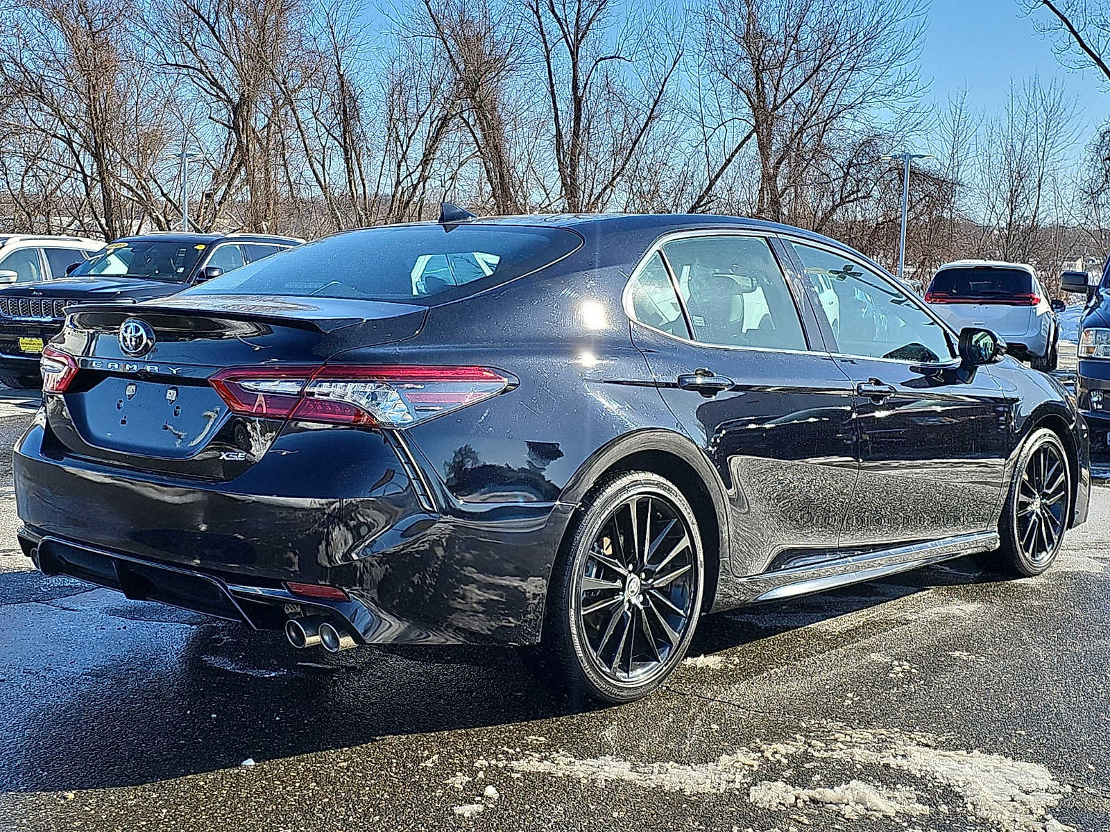 Used 2022 Toyota Camry XSE image 6