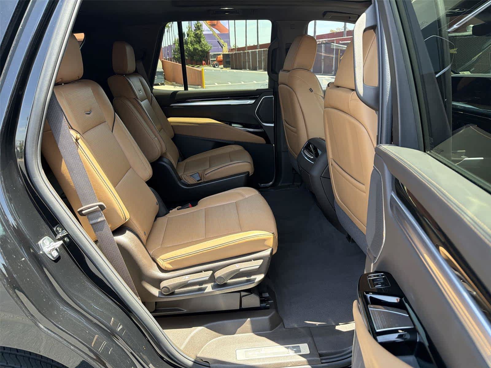 Used 2025 Cadillac Escalade Premium Luxury RWD image 14