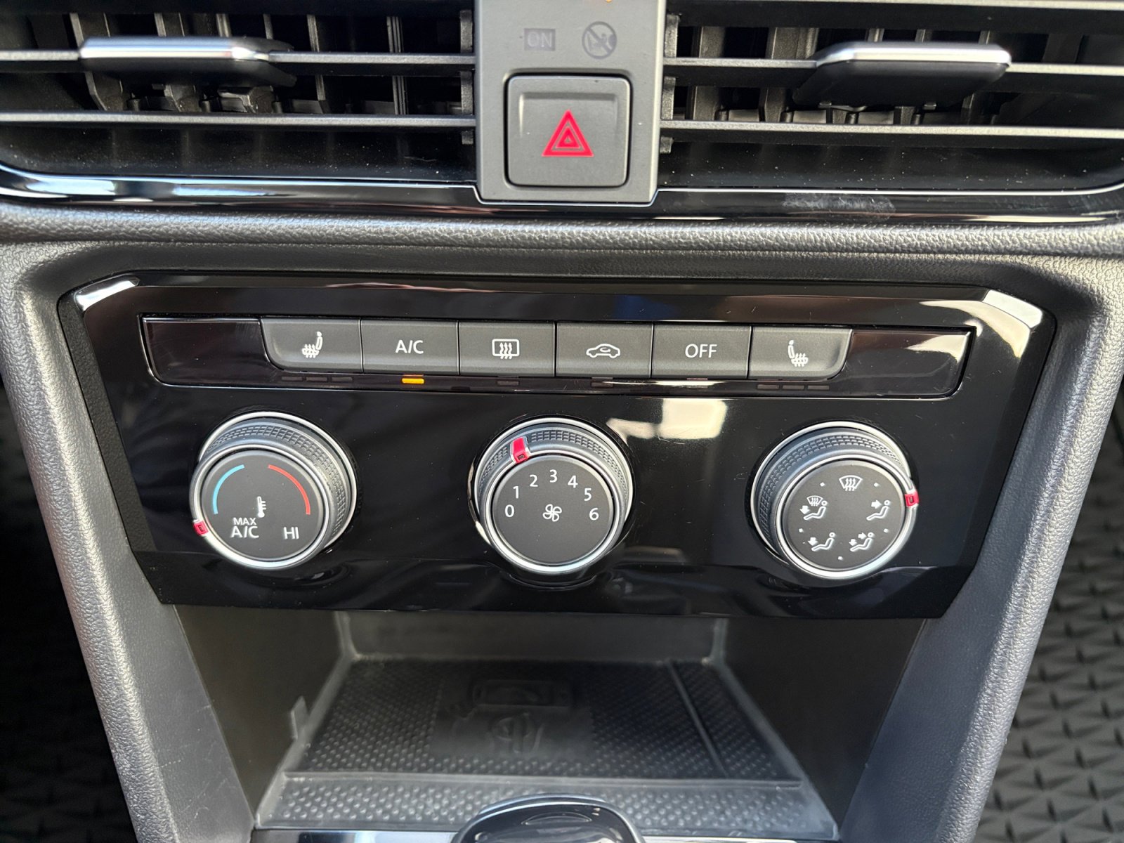 Certified 2023 Volkswagen Taos SE FWD image 16