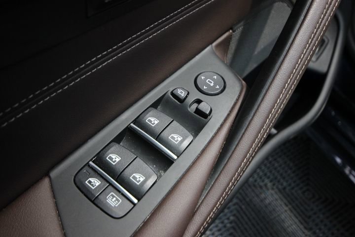Used 2023 BMW M550i xDrive w/ Executive Package image 21